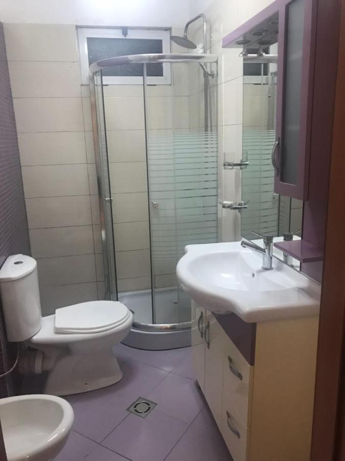 Lovely 2 Bedroom Apartment Tirana Exterior foto